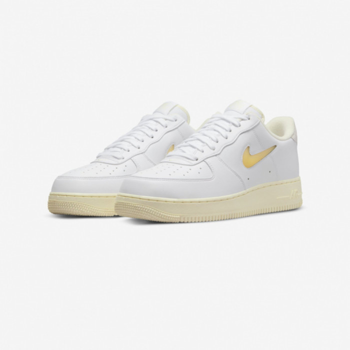 Чоловічі кросівки NIKE AIR FORCE 1 07 LX DC8894-100