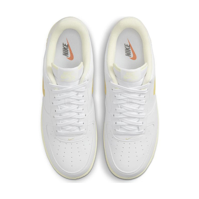 Чоловічі кросівки NIKE AIR FORCE 1 07 LX DC8894-100