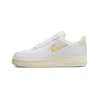 Чоловічі кросівки NIKE AIR FORCE 1 07 LX DC8894-100