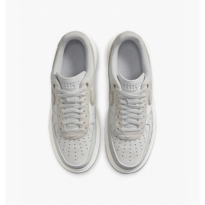 Чоловічі кросівки Nike Air Force 1 Luxe DD9605-100