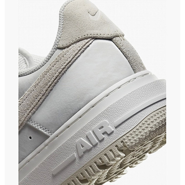 Чоловічі кросівки Nike Air Force 1 Luxe DD9605-100