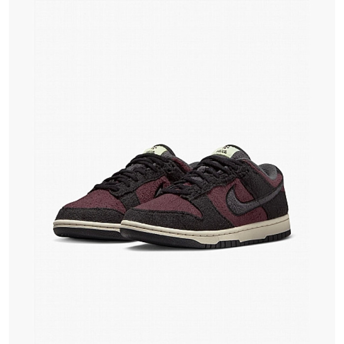 Жіночі кросівки W NIKE DUNK LOW SE CC DQ7579-600