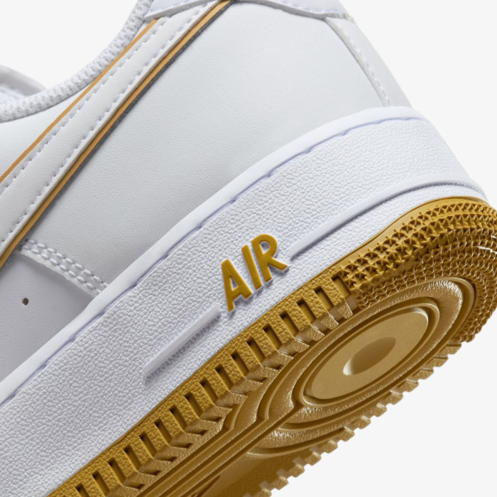 Чоловічі кросівки NIKE AIR FORCE 1 07 DV0788-104