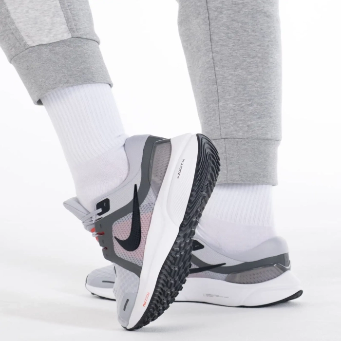 Кроссовки Nike AIR ZOOM VOMERO 16