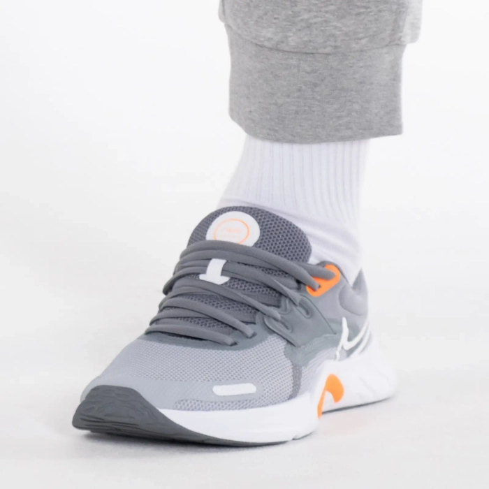 Кроссовки Nike RENEW RETALIATION 3